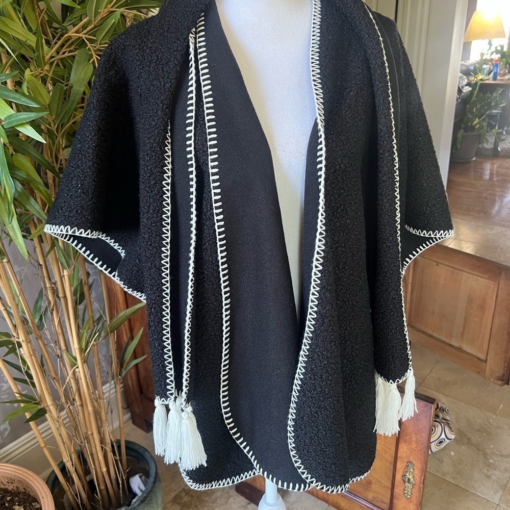 Black and White Tassel Trim Poncho Sweater one size NWOT. Perfect condition - Picture 5 of 14